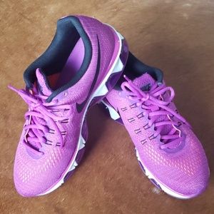 Women Black And White White Nike Running Shoes on Poshmark Women Black And White White Nike Running Shoes on Poshmark